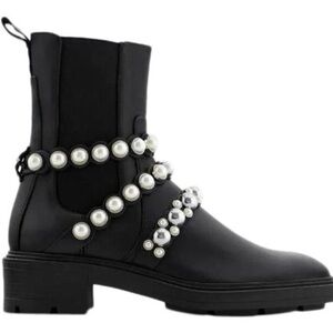 NWT. Zara Low Heel Ankle Boots. Size 8.